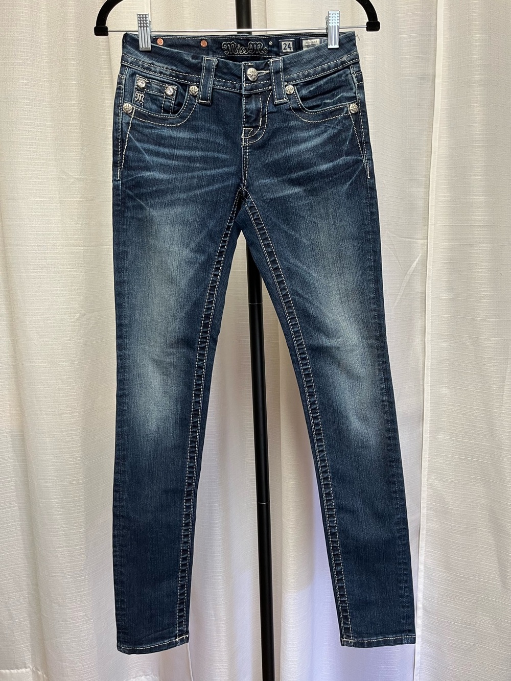 Miss Me brand bootcut jeans featuring a distinct Fleur de Lis design | size 24 - Picture 2 of 7
